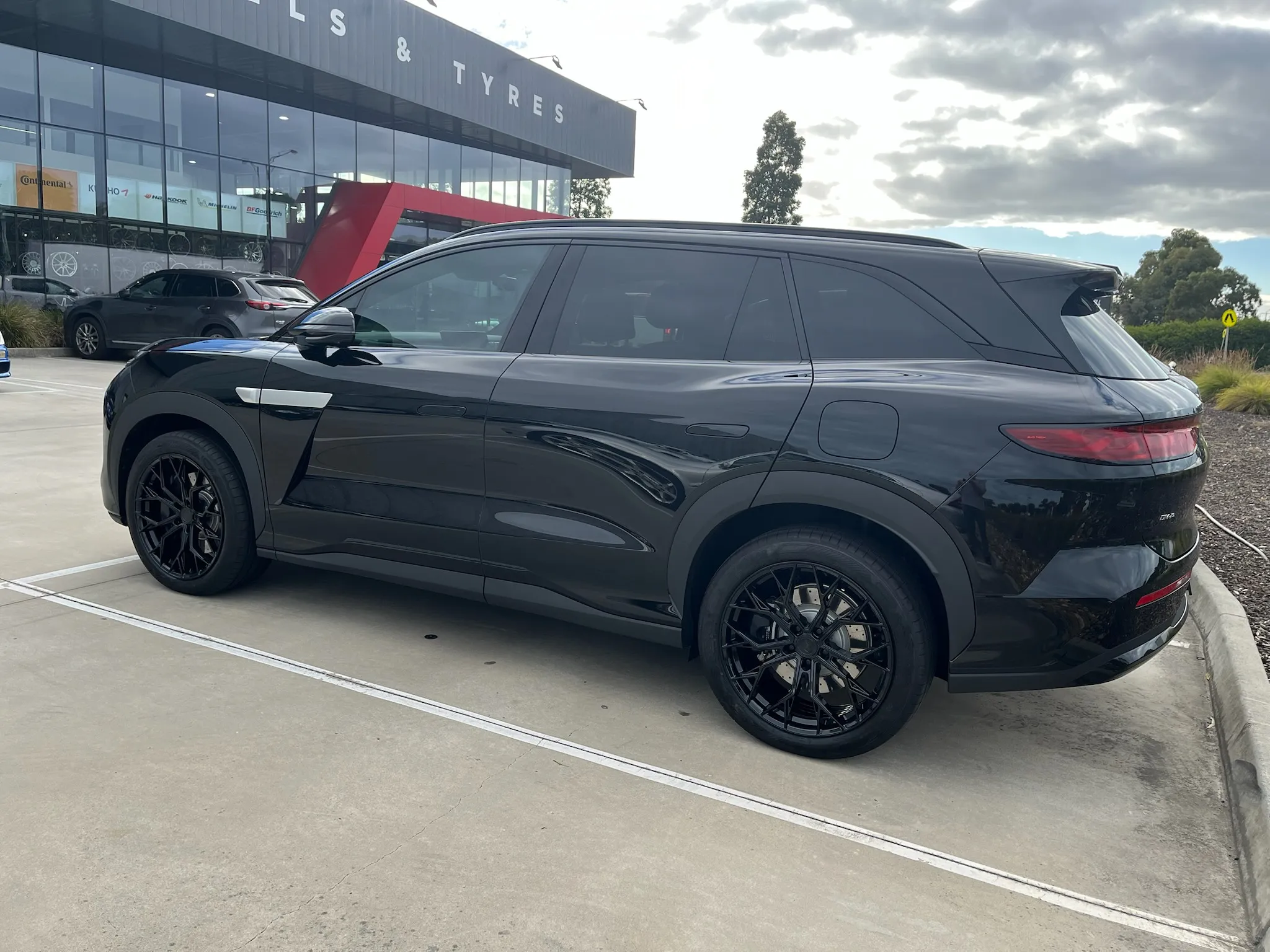 BYD SEALION 8 with KOYA SF16 21 inch WHEELS |  | BYD